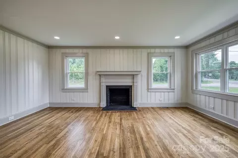 Living - 2775 Snipes St, Morganton, NC 28655 photo 4 of 5
