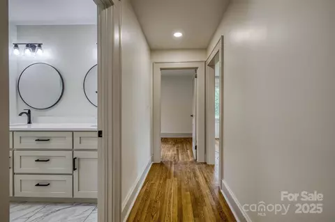 Entry Way - 2775 Snipes St, Morganton, NC 28655 photo 1 of 1