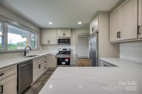 Kitchen - 2775 Snipes St, Morganton, NC 28655 photo 2 of 3
