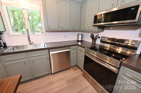 5643 Wesley St, Hickory, NC 28601 photo 6