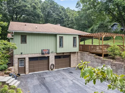 401 Nelson St, Clyde, NC 28721 photo 4