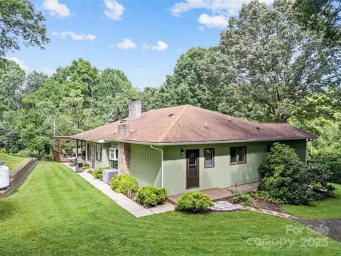 401 Nelson St, Clyde, NC 28721 photo 6