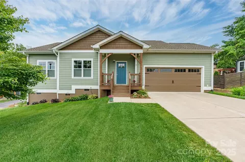 9 Vedder Way, Swannanoa, NC 28778