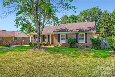 8606 Beechbrooke Rd, Charlotte, NC 28227