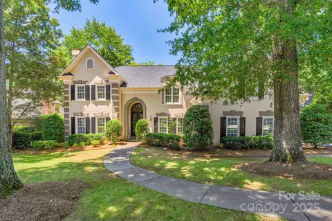 5318 Providence Country Club Dr, Charlotte, NC 28277