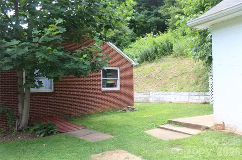 Exterior - 882 Poison Cove Rd, Clyde, NC 28721 photo 2 of 3