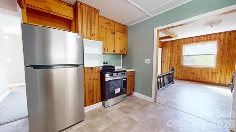Entry Way - 882 Poison Cove Rd, Clyde, NC 28721 photo 2 of 4