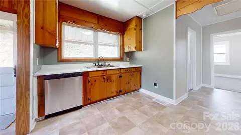 Entry Way - 882 Poison Cove Rd, Clyde, NC 28721 photo 1 of 4