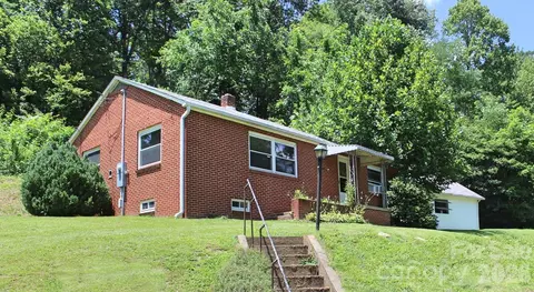 882 Poison Cove Rd, Clyde, NC 28721