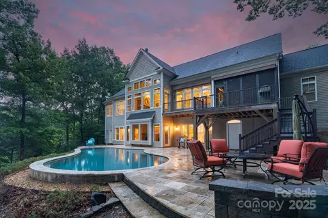 8623 Island Point Rd, Charlotte, NC 28278