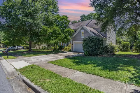 6616 Blue Sky Ln, Charlotte, NC 28269
