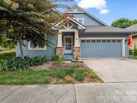 27 Gray Wolf Ln, Hendersonville, NC 28792