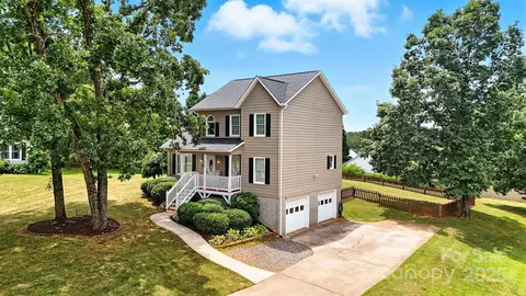 1117 Black Walnut Dr, Hickory, NC 28602