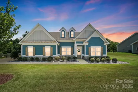 130 Sierra Chase Dr, Statesville, NC 28677