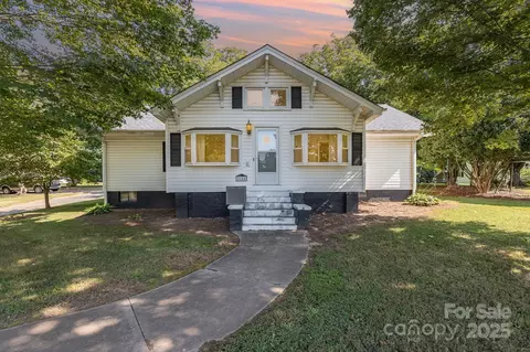 2844 Lone Hickory Rd, Yadkinville, NC 27055