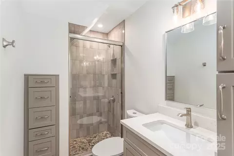 Bath - 92 Rusty Hook Rd, Nebo, NC 28761 photo 3 of 3