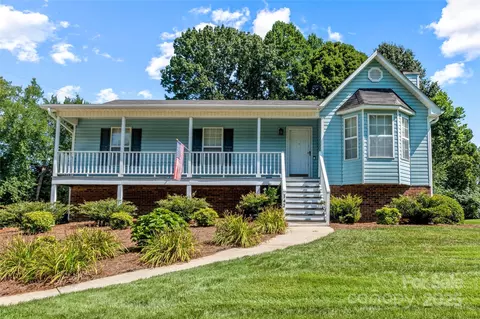 142 Fox Chase Ct, Lexington, NC 27295