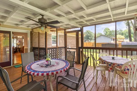 Exterior - 1994 Willow Ridge St, Conover, NC 28613 photo 2 of 3
