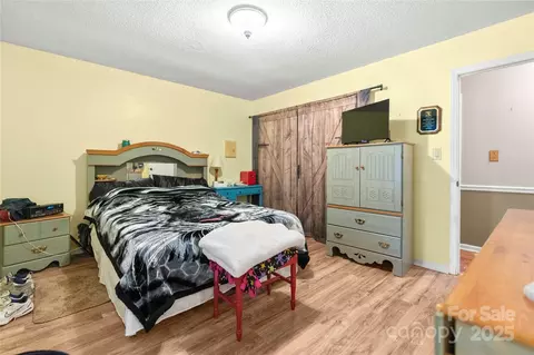 Bedroom - 1994 Willow Ridge St, Conover, NC 28613 photo 2 of 3