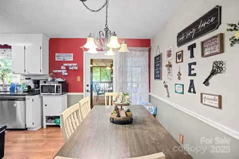 Dining - 1994 Willow Ridge St, Conover, NC 28613 photo 1 of 2