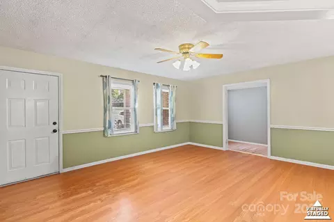 Living - 1994 Willow Ridge St, Conover, NC 28613 photo 4 of 5