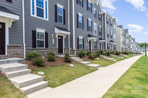 2103 Autumn Olive Ln, Matthews, NC 28104