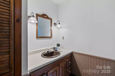 Bath - 916 Coopers Gap Rd, Mill Spring, NC 28756 photo 1 of 3