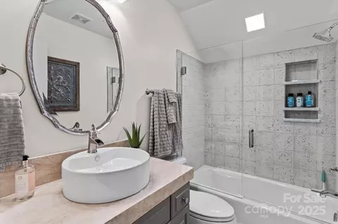 Bath - 18916 Riverwind Ln, Davidson, NC 28036 photo 4 of 6