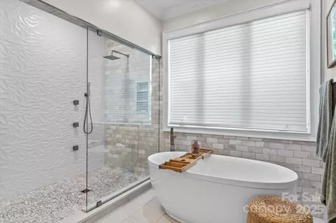 Bath - 18916 Riverwind Ln, Davidson, NC 28036 photo 1 of 6