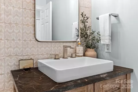 Bath - 18916 Riverwind Ln, Davidson, NC 28036 photo 3 of 6