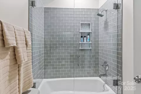 Bath - 18916 Riverwind Ln, Davidson, NC 28036 photo 6 of 6
