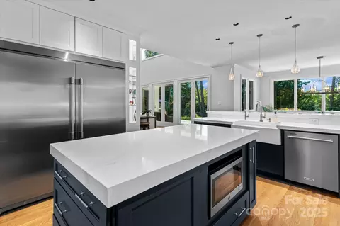 Kitchen - 18916 Riverwind Ln, Davidson, NC 28036 photo 2 of 4