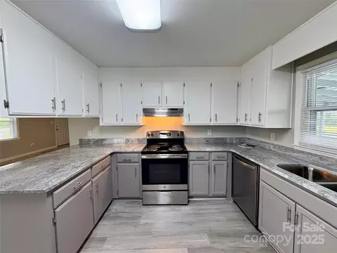 Kitchen - 3123 Stack Rd, Monroe, NC 28112 photo 4 of 5