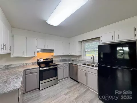 Kitchen - 3123 Stack Rd, Monroe, NC 28112 photo 5 of 5