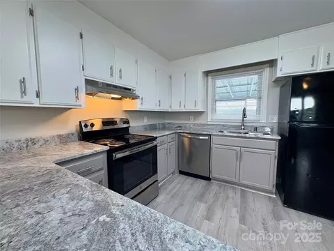 Kitchen - 3123 Stack Rd, Monroe, NC 28112 photo 3 of 5