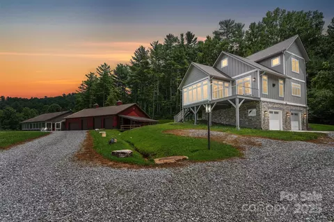 326 Golden Valley Dr, Hendersonville, NC 28792