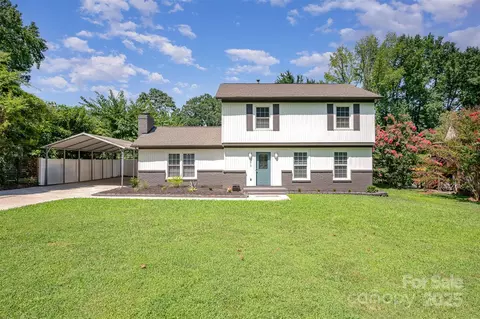 5915 Bluebonnet Rd, Charlotte, NC 28212