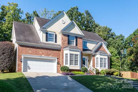 6207 Glencairn Ct, Charlotte, NC 28269