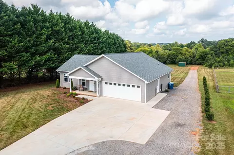 2169 Finger Bridge Rd, Hickory, NC 28602