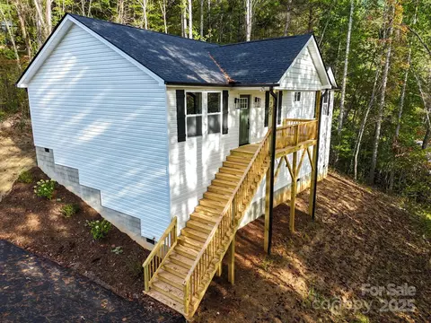700 Old Fort Rd, Fairview, NC 28730
