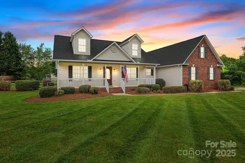 1025 Forest Oaks Dr, Salisbury, NC 28146