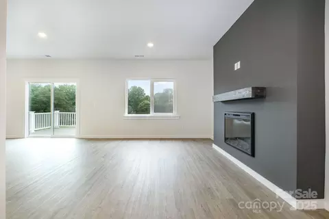 729 32nd Ne St NE, Conover, NC 28613 photo 3