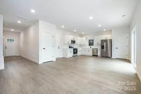 729 32nd Ne St NE, Conover, NC 28613 photo 5