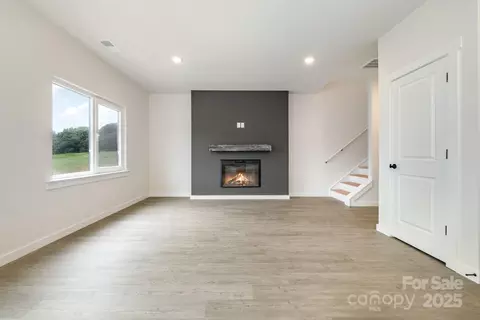 729 32nd Ne St NE, Conover, NC 28613 photo 4