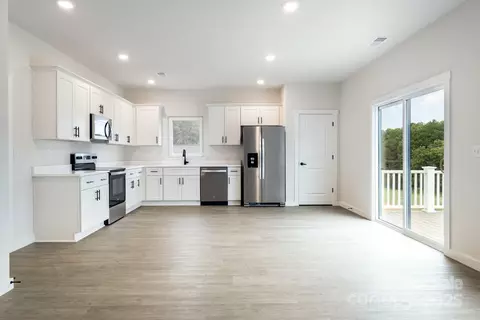 729 32nd Ne St NE, Conover, NC 28613 photo 6