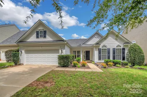 2585 Bethesda Oaks Dr, Gastonia, NC 28056