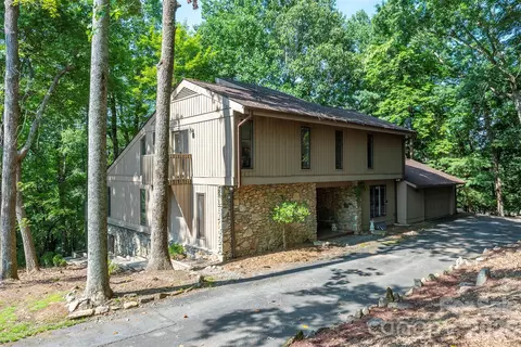 10 Chestnut Ridge Rd, Mills River, NC 28759