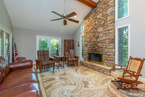 10 Chestnut Ridge Rd, Mills River, NC 28759