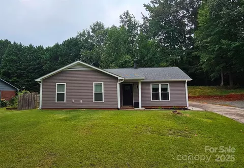 5821 Trotters Ridge Rd, Charlotte, NC 28227