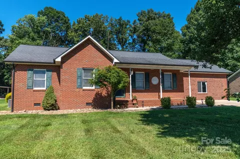 116 Green Meadow Ln, Statesville, NC 28625